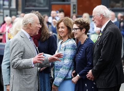 Their Majesties greeted by Mayor and CE