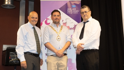 Mayor of Ards and North Down, Councillor Craig Blaney alongside (L-R) Peter Osborne, Chair of Remembering Srebrenica NI and Safet Vukalic